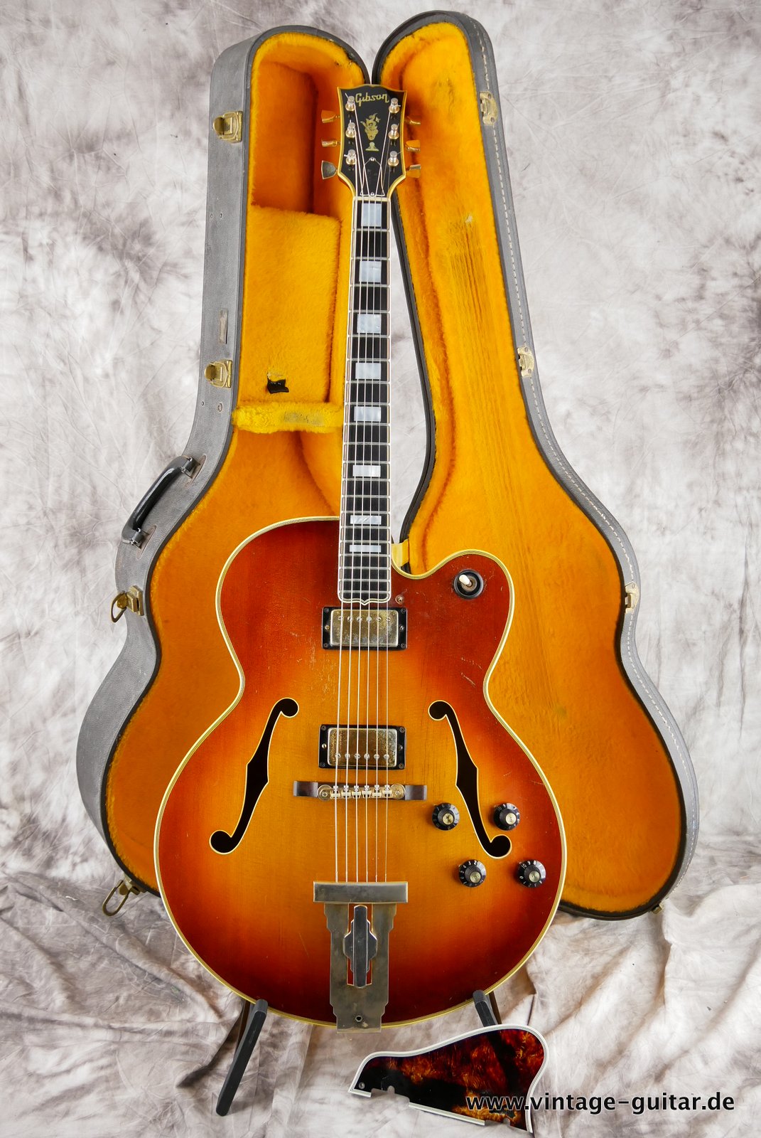 Gibson_L_5_CES_Custom_sunburst_1969-018.JPG