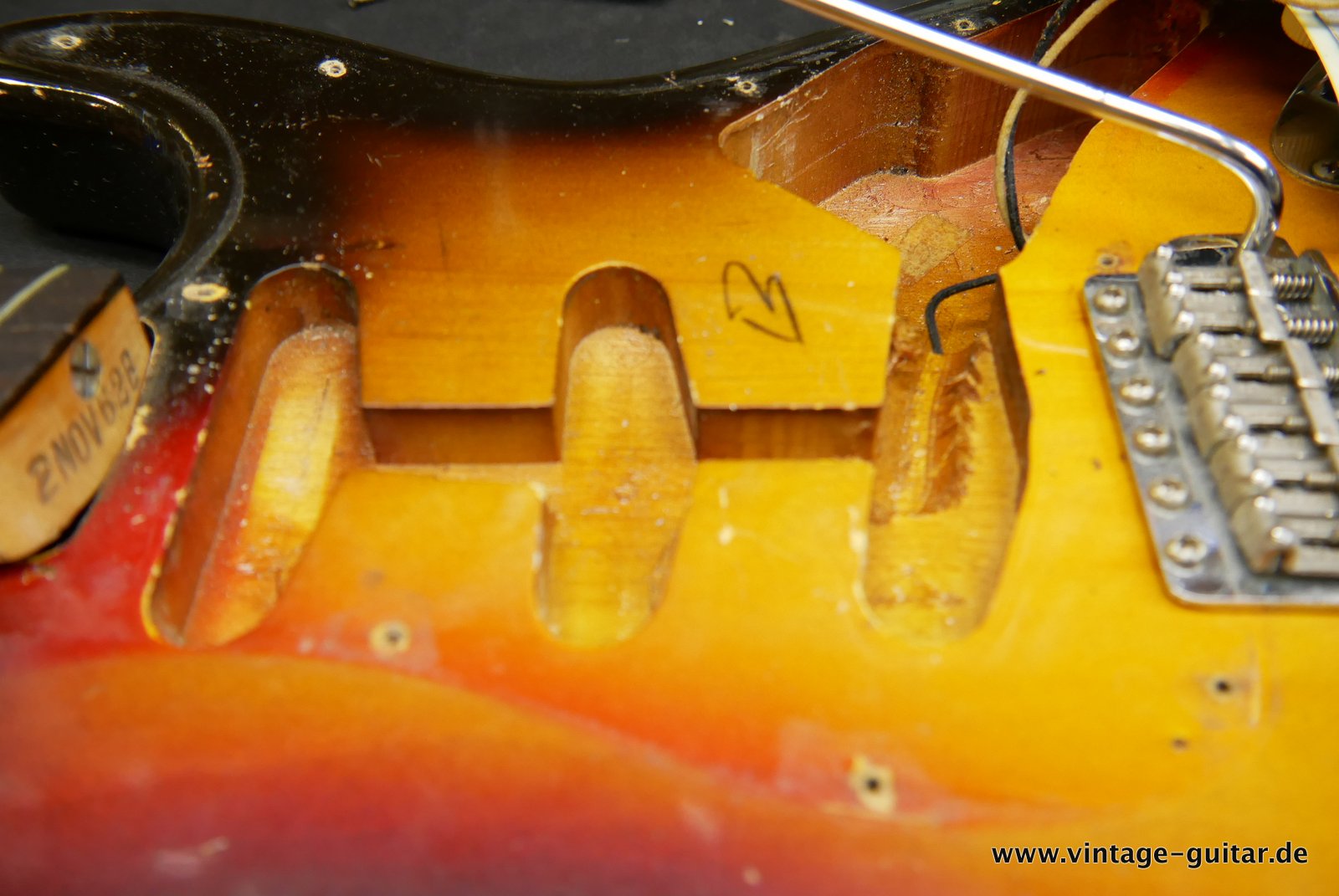 Fender-Stratocaster-1963-sunburst-021.JPG