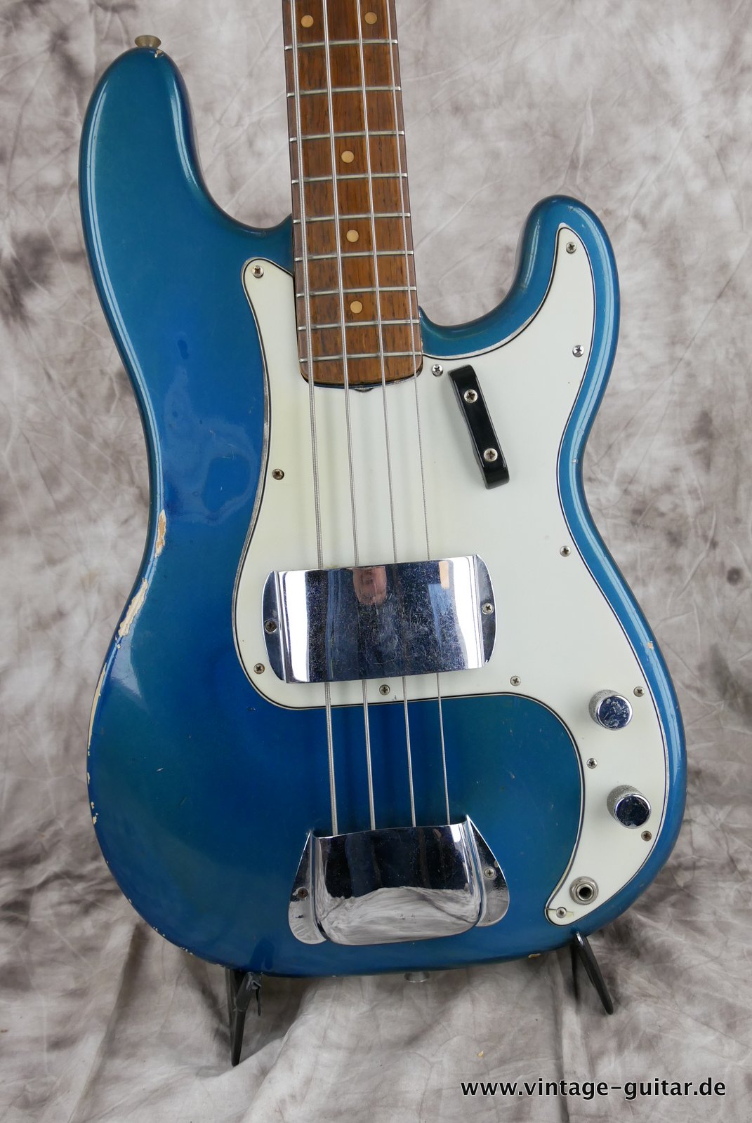 Fender-Precision-Bass-1963-lake-placid-blue-002.JPG