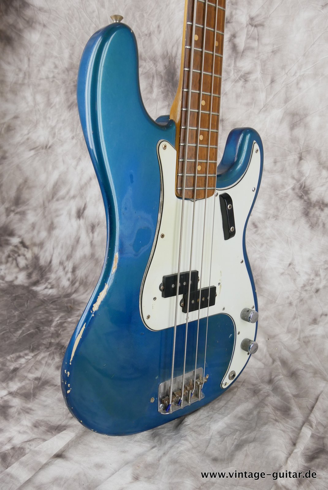 Fender-Precision-Bass-1963-lake-placid-blue-005.JPG