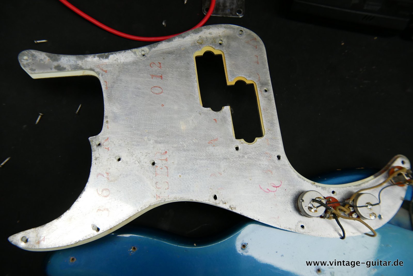 Fender-Precision-Bass-1963-lake-placid-blue-033.JPG