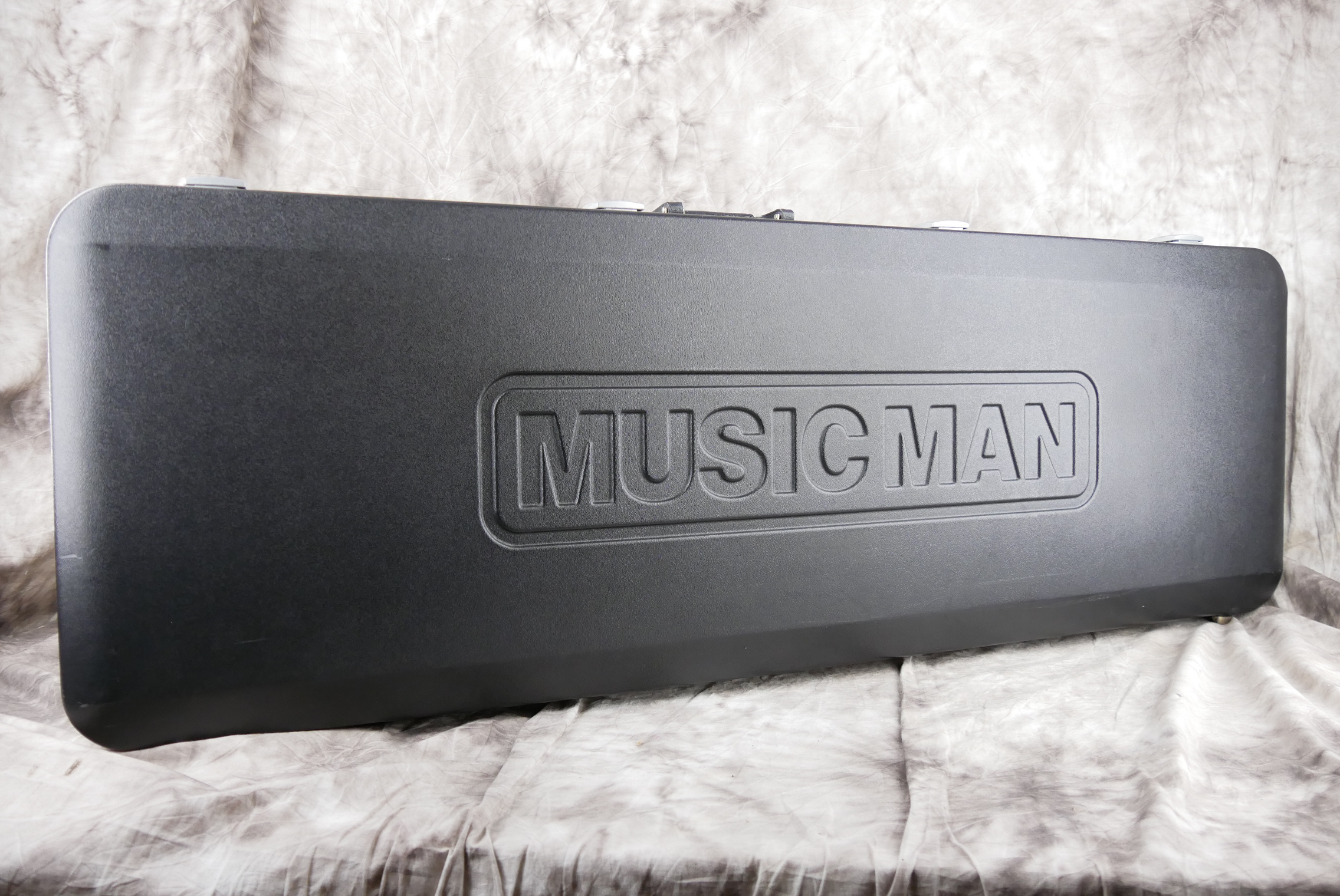 Musicman-Stingray-20th-Anniversary-limited-edition-017.JPG