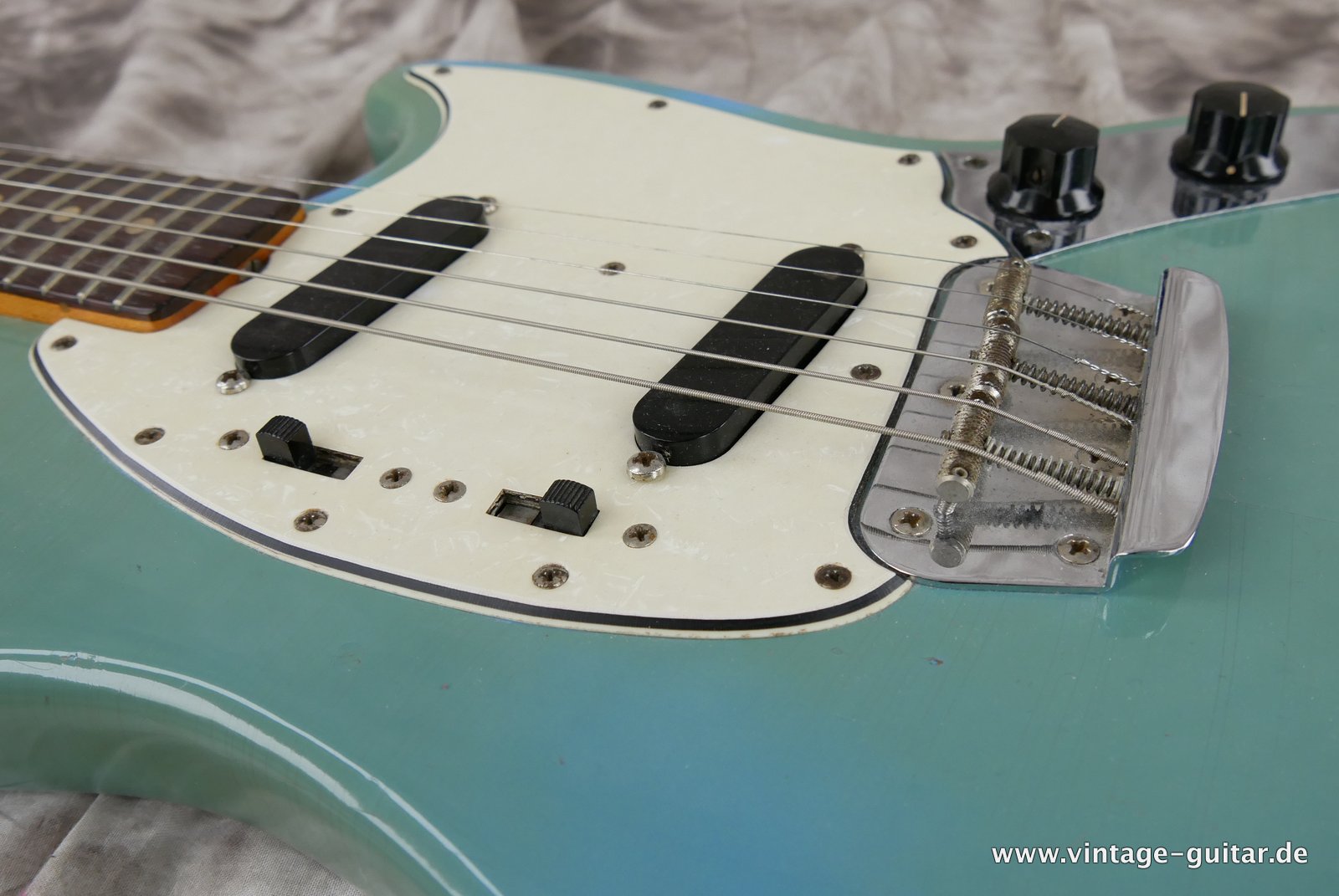 Fender-Duo-Sonic-II-1965-sonic-blue-014.JPG