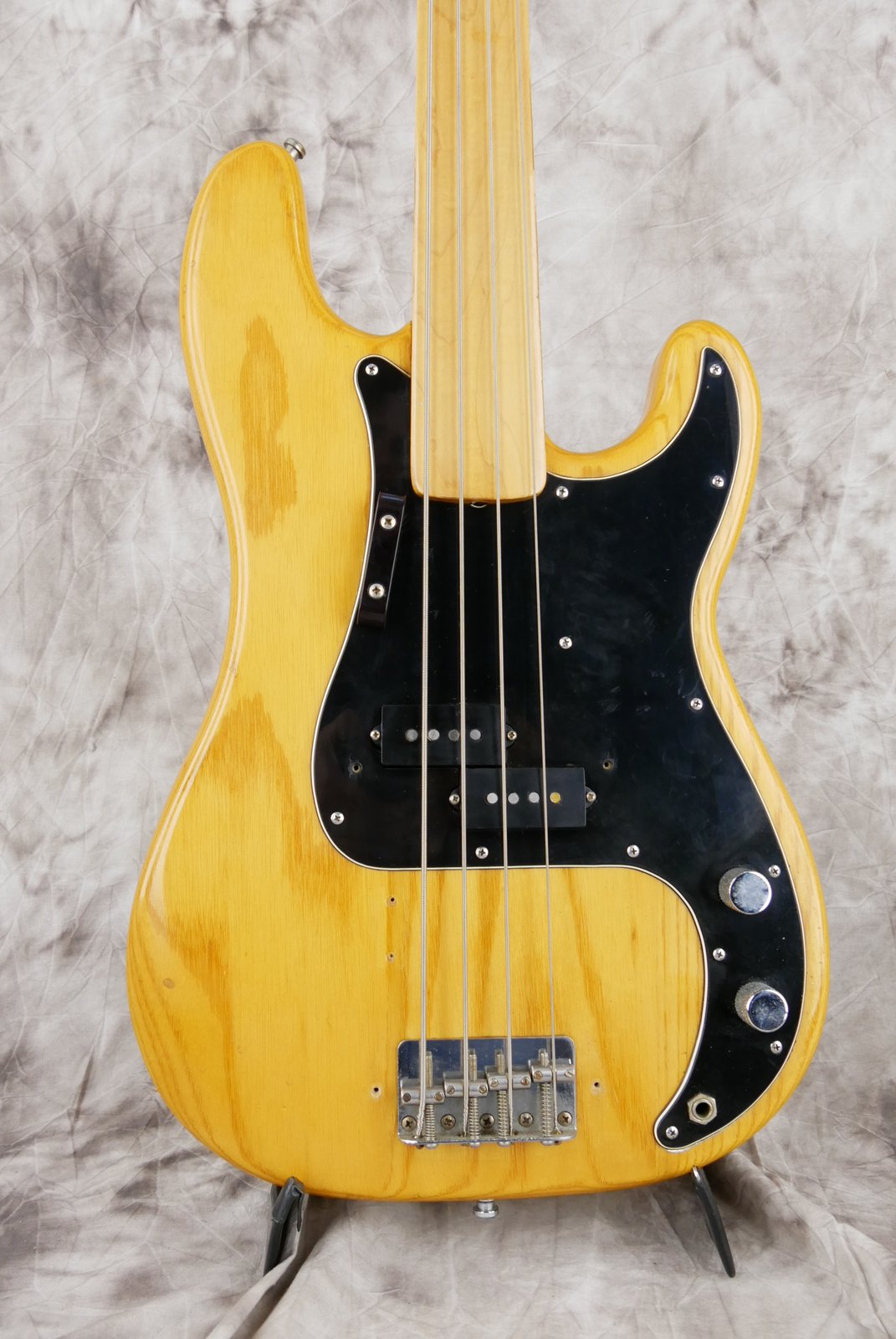 Fender-Precision-Bass-fretless-natural-1980-002.JPG