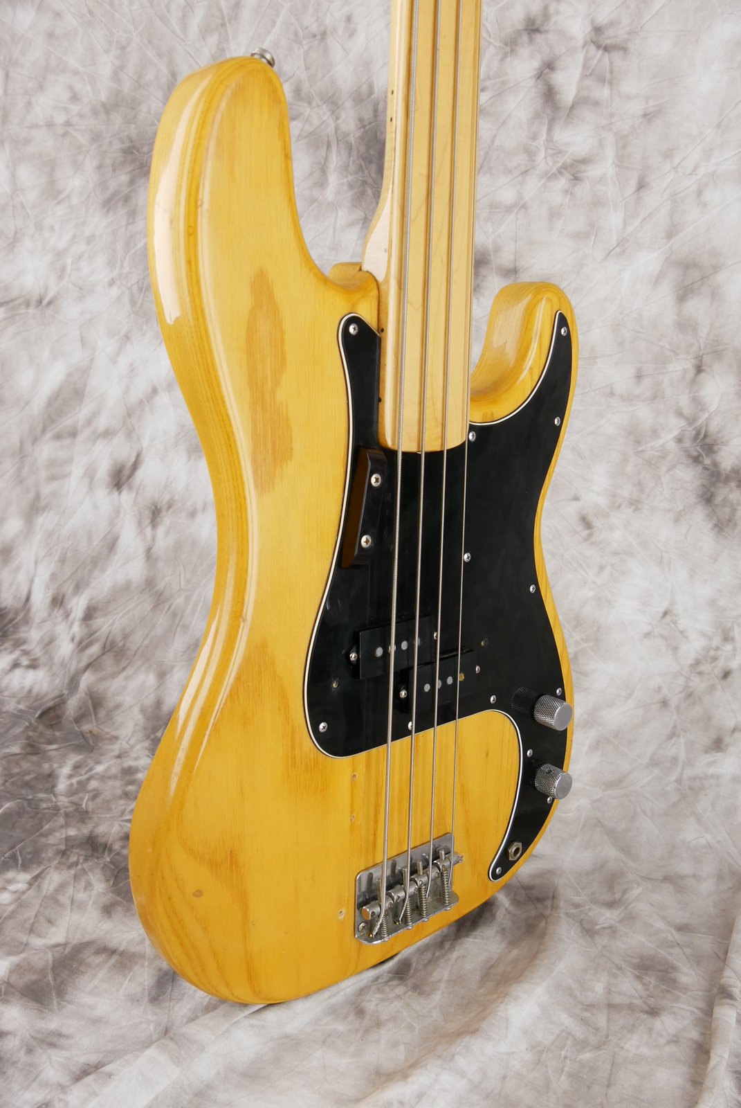 Fender-Precision-Bass-fretless-natural-1980-005.JPG