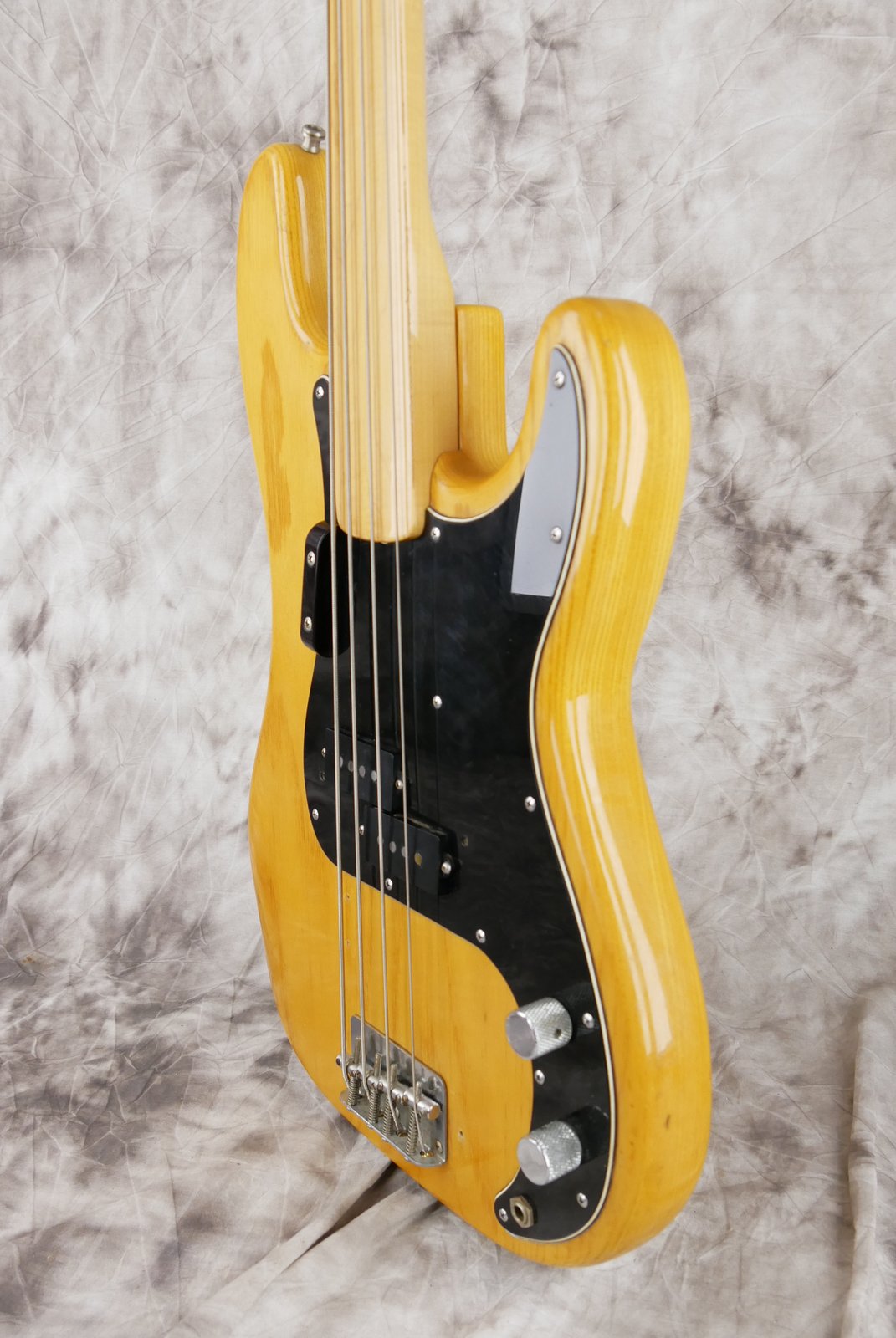 Fender-Precision-Bass-fretless-natural-1980-006.JPG