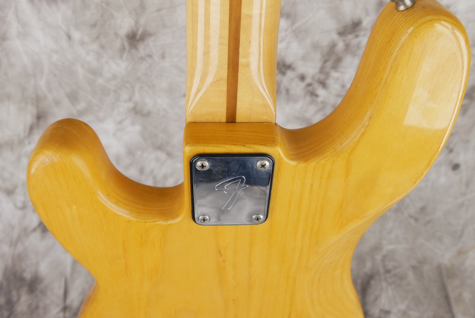 Fender-Precision-Bass-fretless-natural-1980-013.JPG