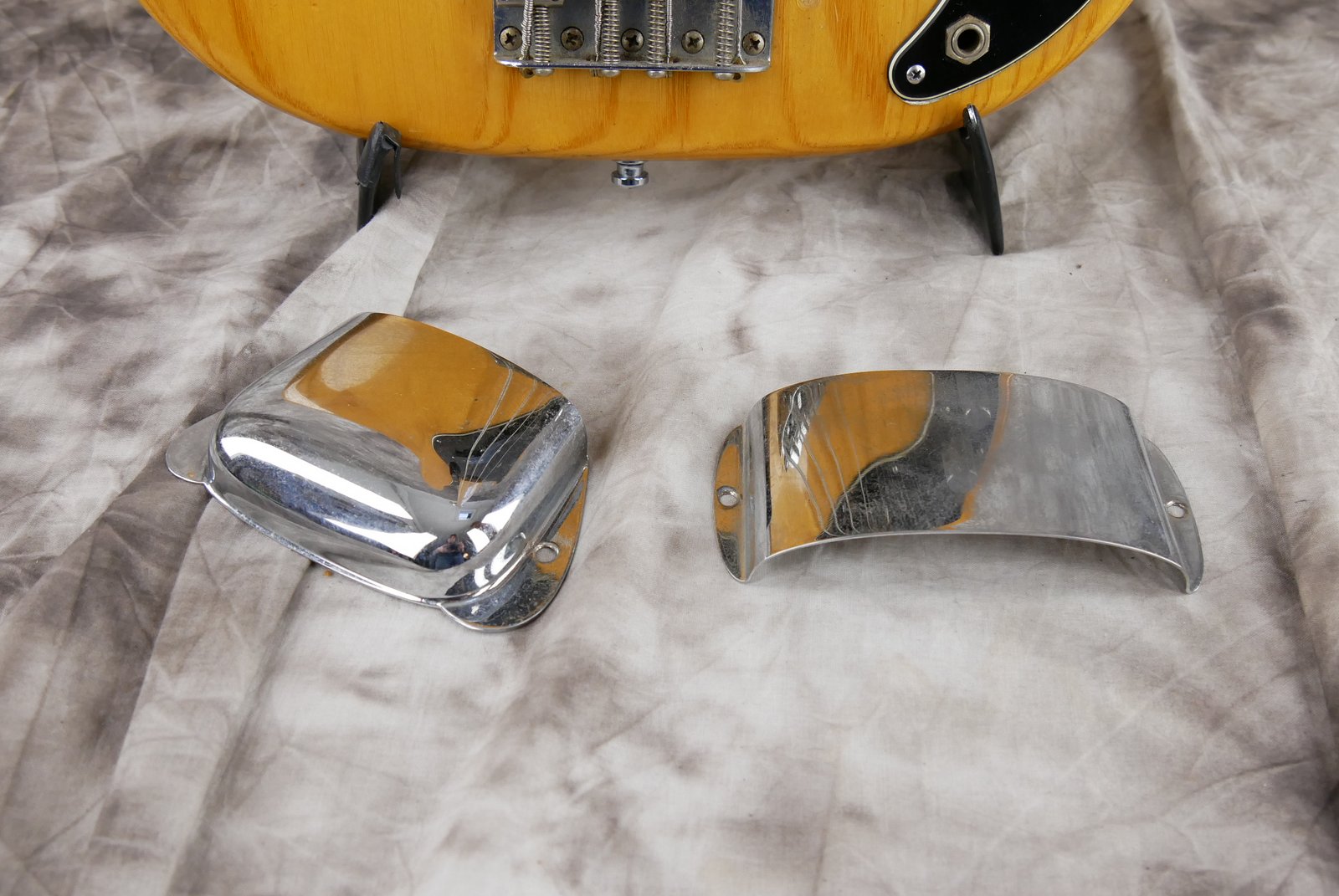 Fender-Precision-Bass-fretless-natural-1980-020.JPG