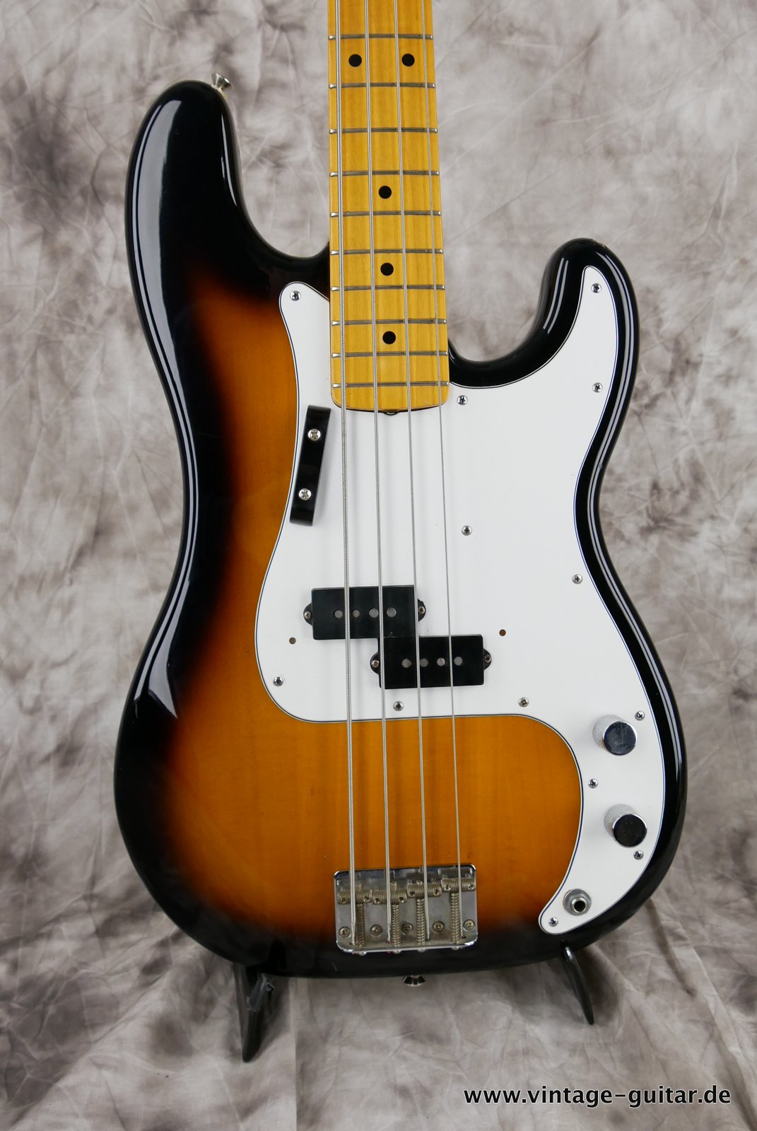 Fender-Squier-Precision-Bass-sunburst-1982-002.JPG