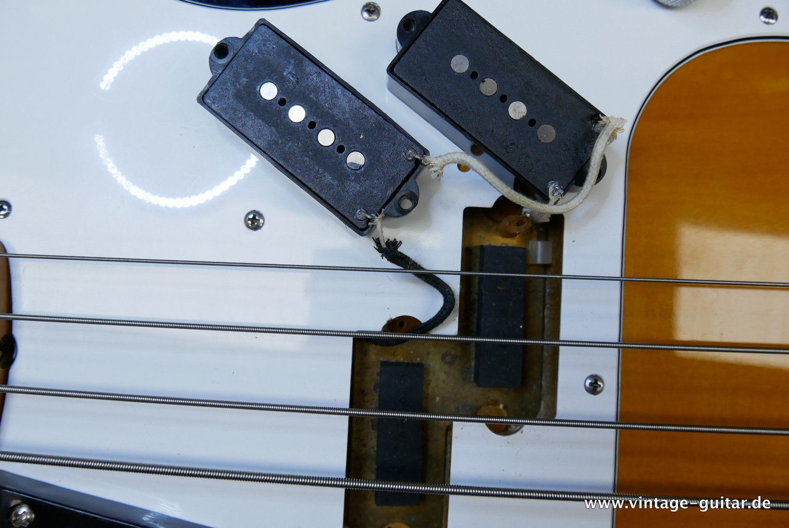 Fender-Squier-Precision-Bass-sunburst-1982-019.JPG