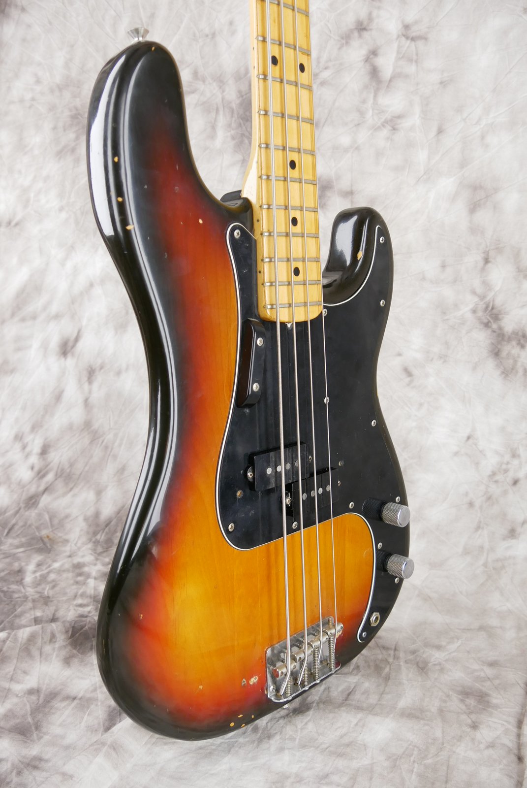 Fender-Precision-Bass-1974-sunburst-005.JPG