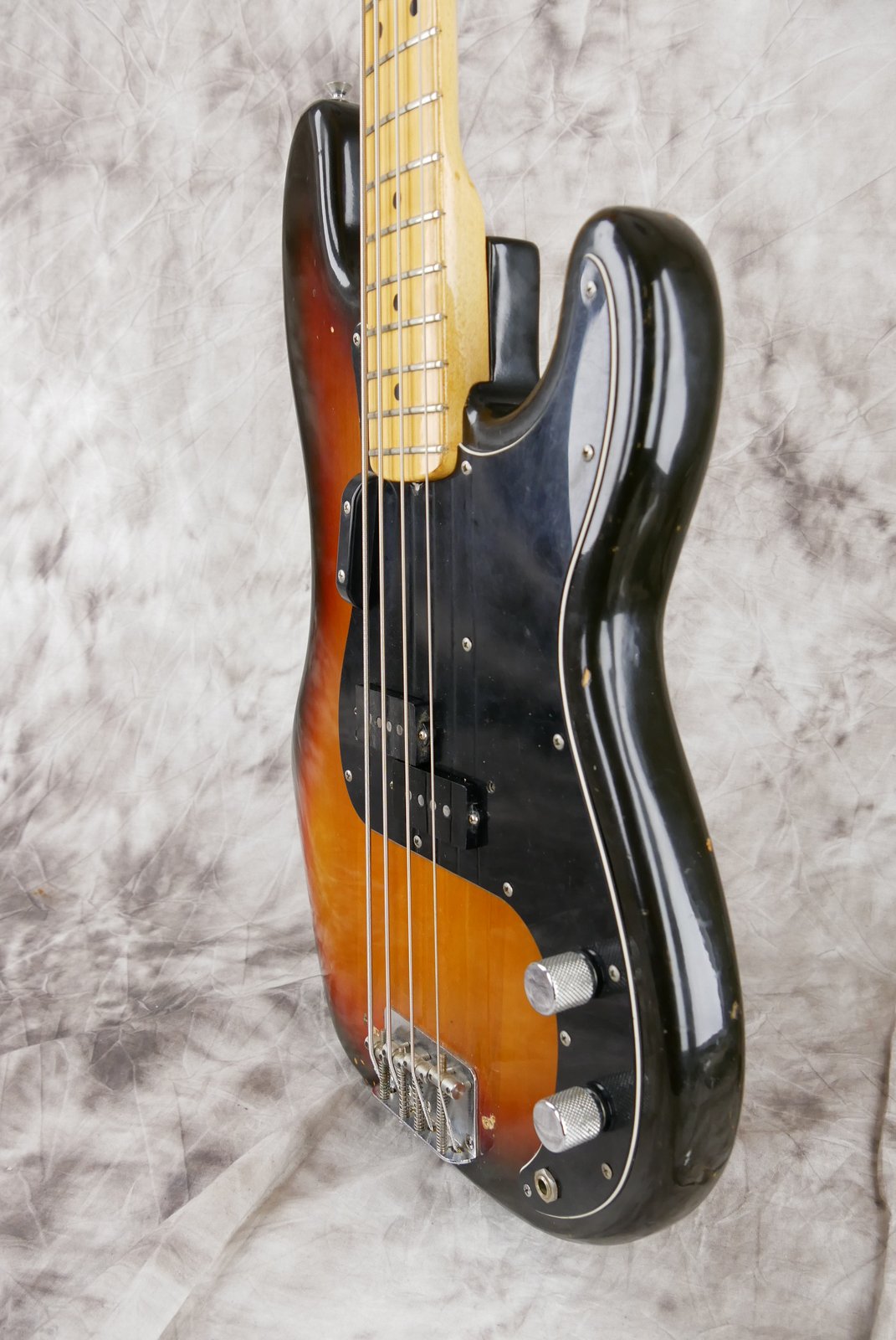Fender-Precision-Bass-1974-sunburst-006.JPG