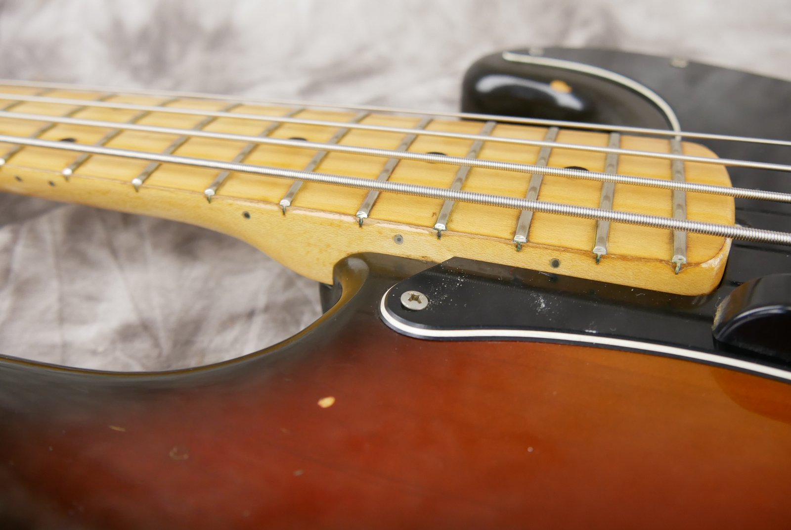 Fender-Precision-Bass-1974-sunburst-015.JPG