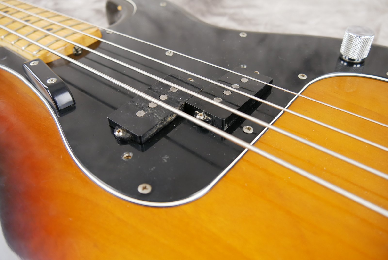 Fender-Precision-Bass-1974-sunburst-016.JPG