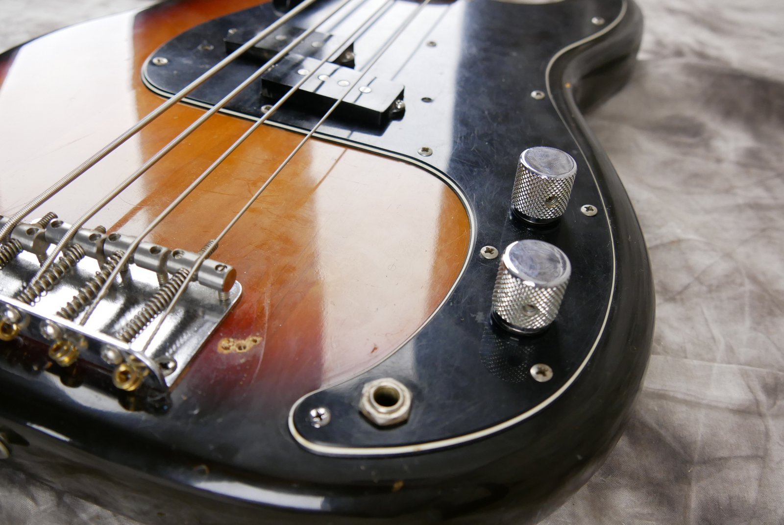 Fender-Precision-Bass-1974-sunburst-017.JPG