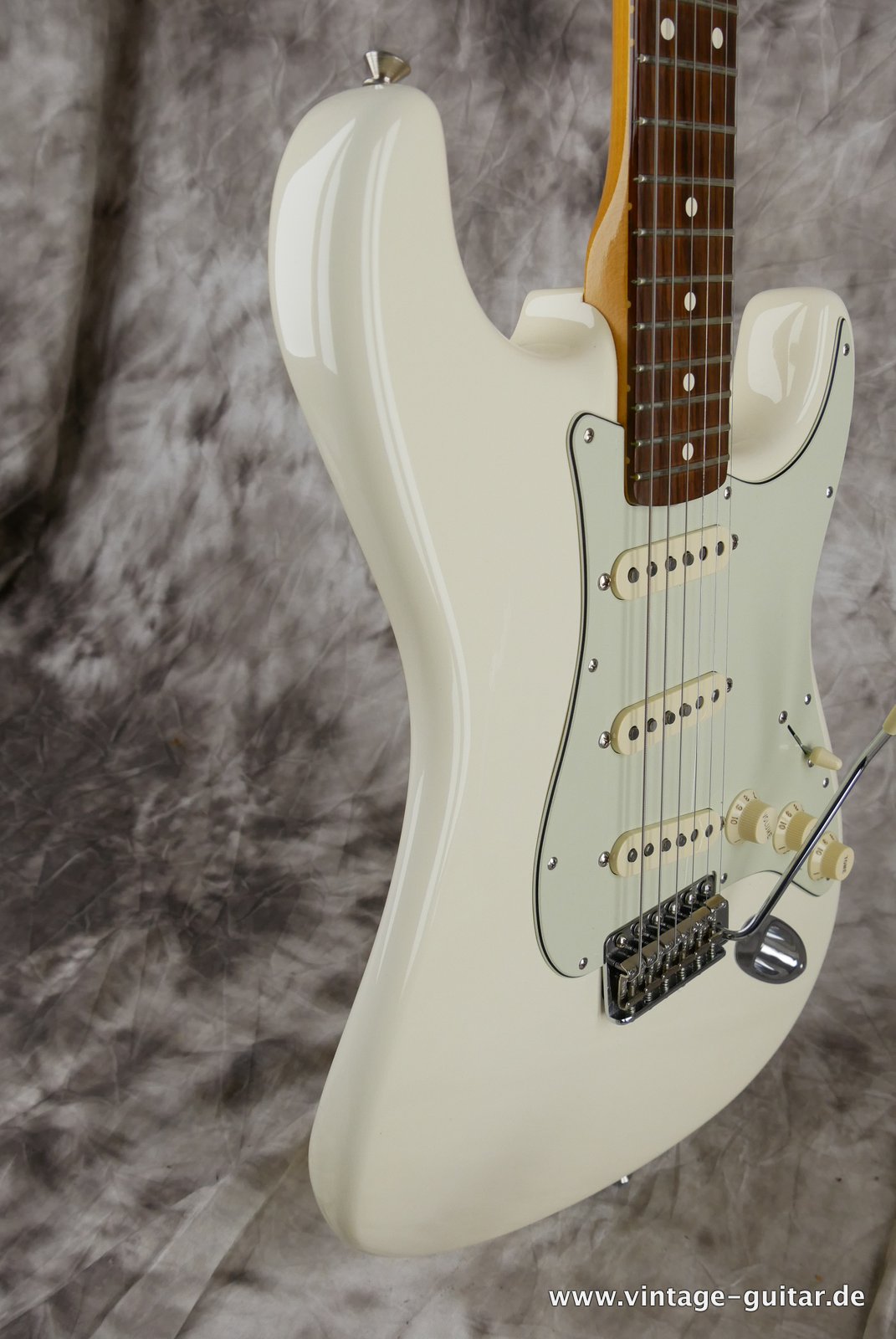 Fender-Stratocaster-1962-Reissue-AVRI-2015-005.JPG