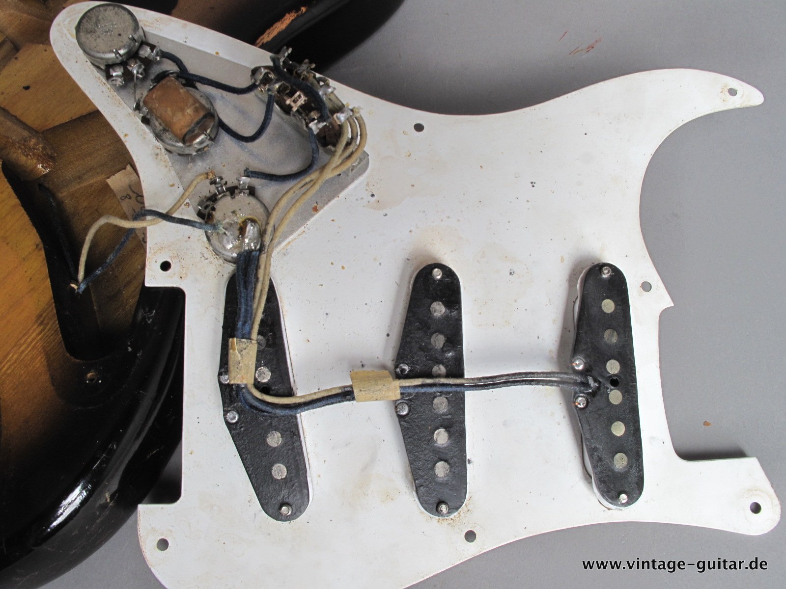 Fender-Stratocaster-1954-016.JPG