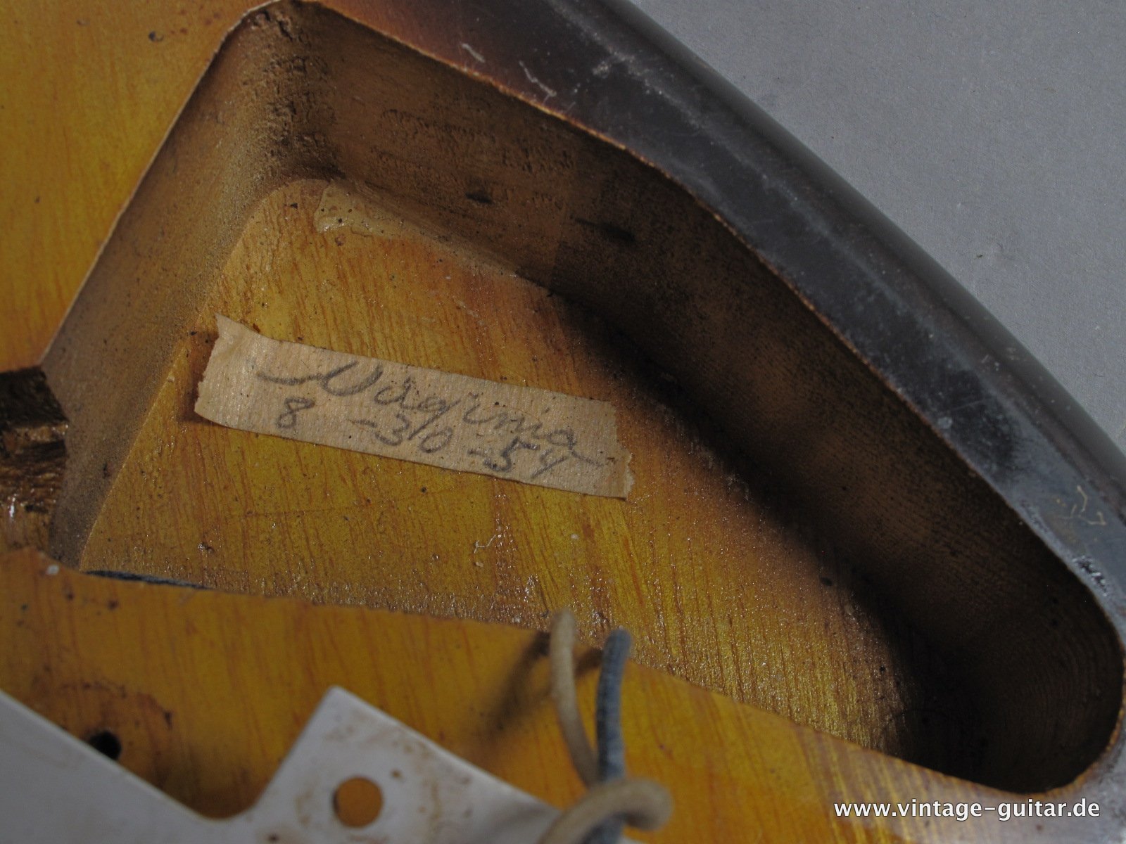 Fender-Stratocaster-1954-017.JPG