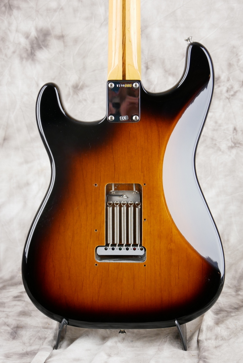 Fender_Stratocaster_57_American_vintage_reissue_sunburst_2009-004.JPG