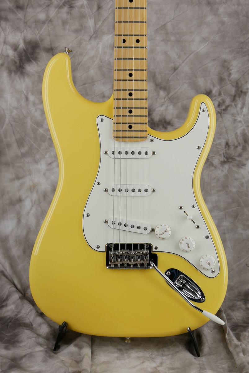 Fender_Stratocaster_Mexico_yellow_2017-003.JPG