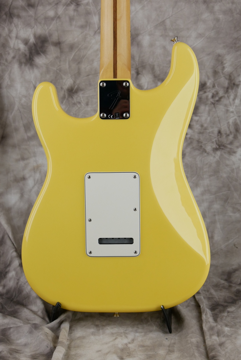 Fender_Stratocaster_Mexico_yellow_2017-004.JPG