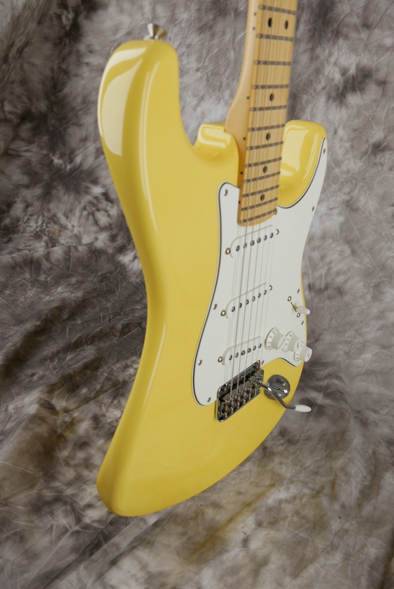 Fender_Stratocaster_Mexico_yellow_2017-005.JPG