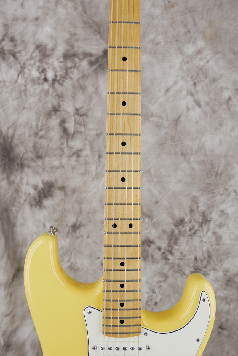 Fender_Stratocaster_Mexico_yellow_2017-011.JPG