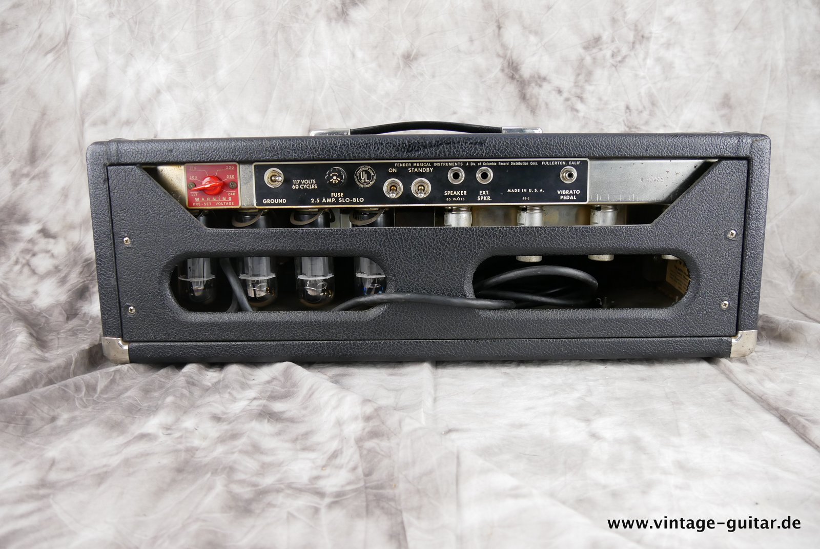 Fender-Showman-1965-Blackface-Top-003.JPG
