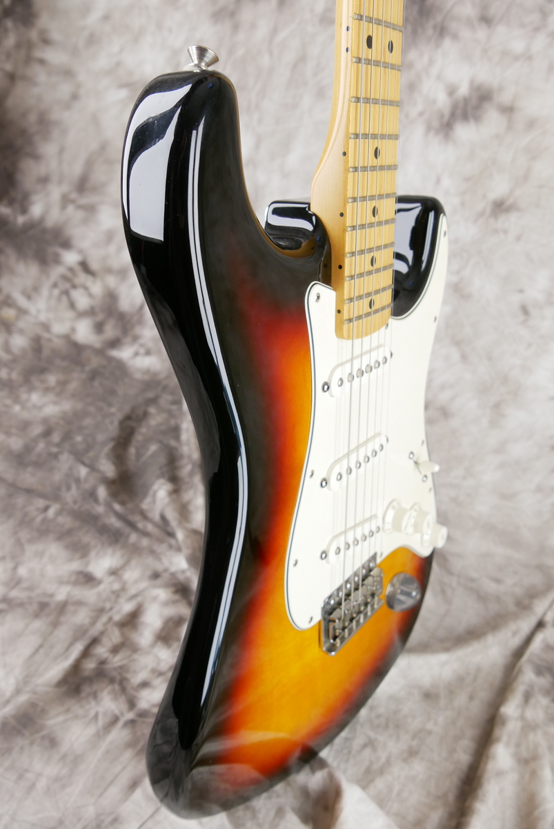 Fender_Stratocaster_Standard_Mexico_sunburst_2010-005.JPG