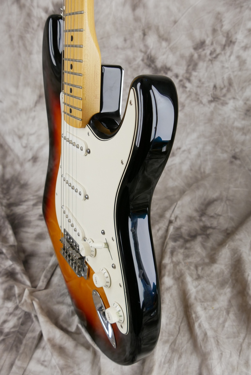 Fender_Stratocaster_Standard_Mexico_sunburst_2010-006.JPG