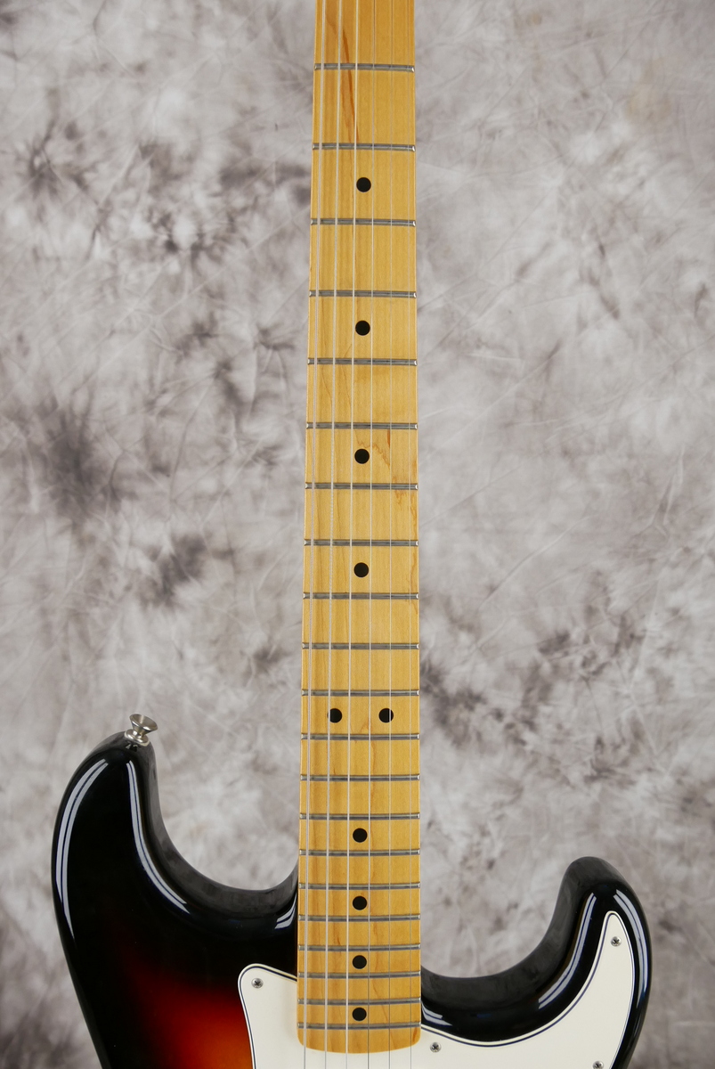 Fender_Stratocaster_Standard_Mexico_sunburst_2010-011.JPG