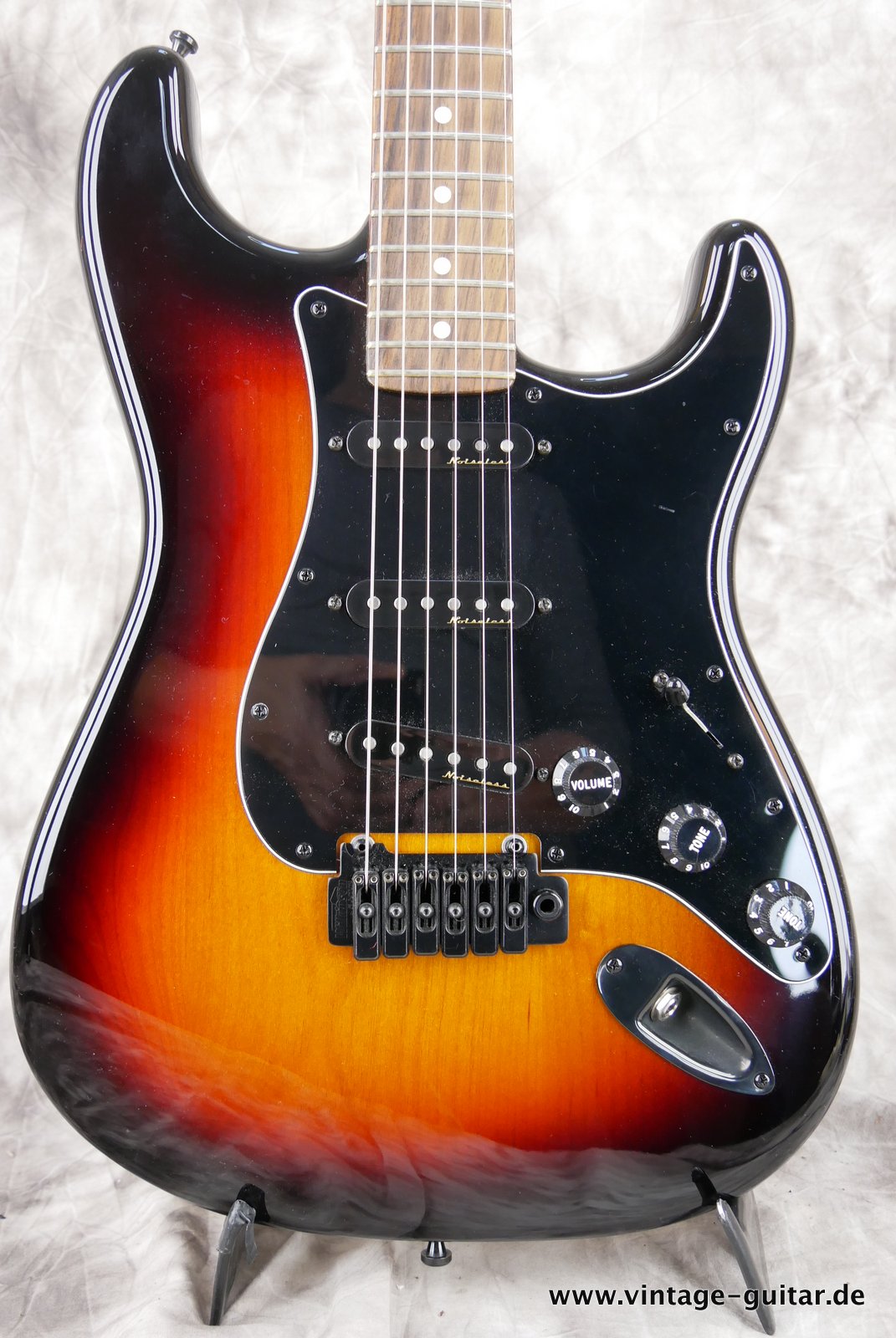 Fender-Stratocaster-2014-US-Standard-black-hardware-002.JPG