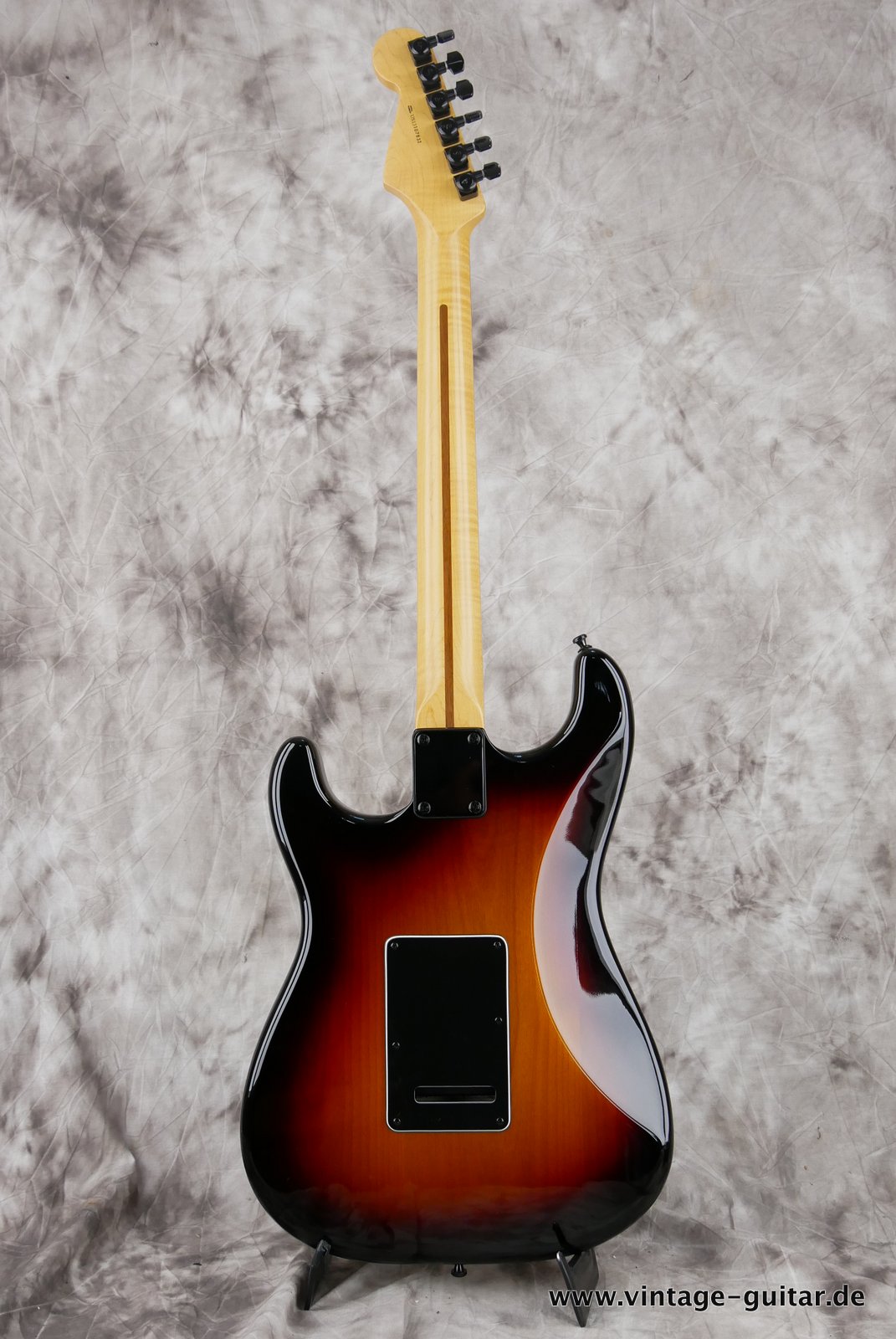 Fender-Stratocaster-2014-US-Standard-black-hardware-003.JPG