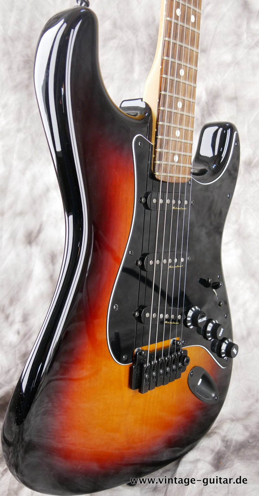 Fender-Stratocaster-2014-US-Standard-black-hardware-005.JPG