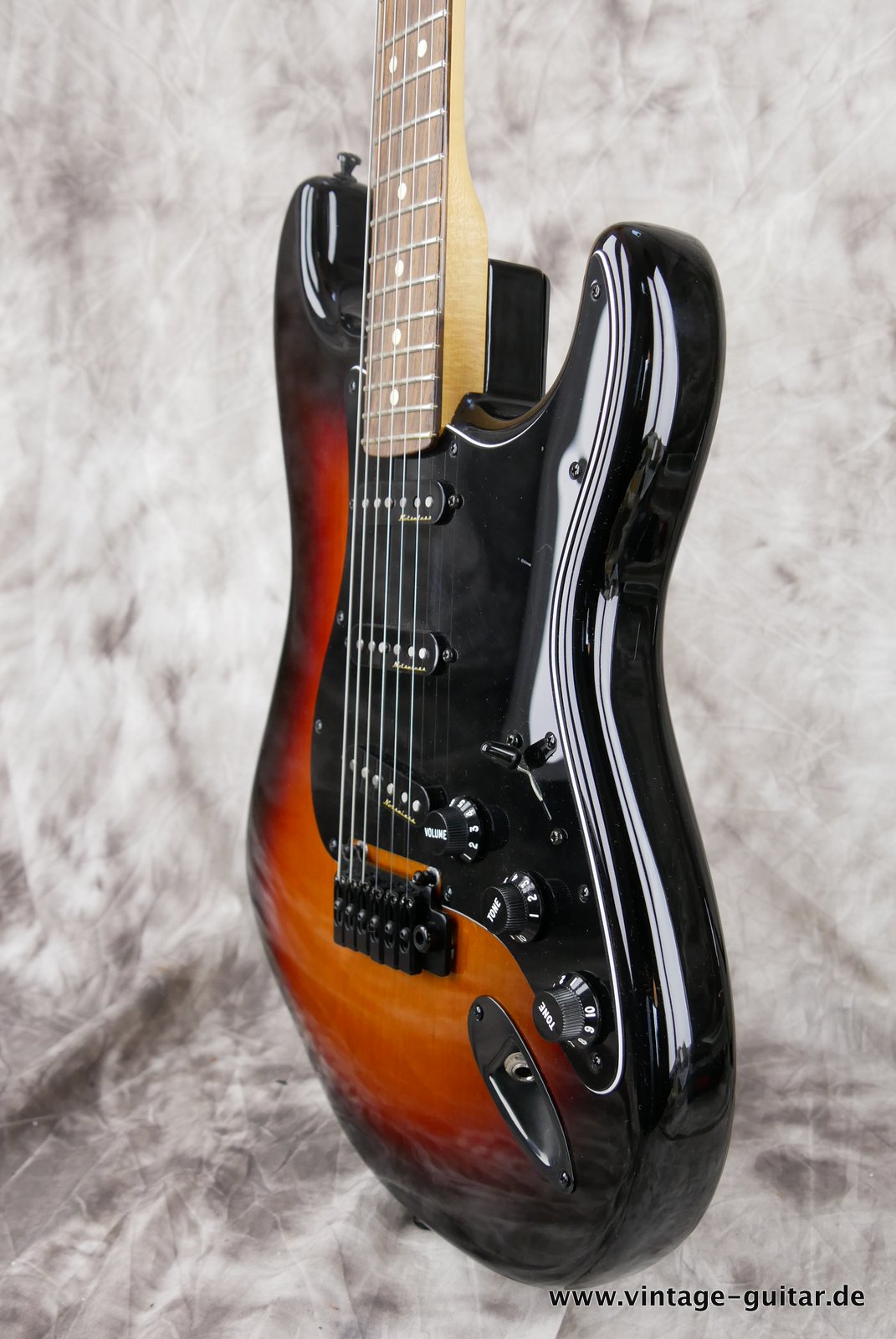 Fender-Stratocaster-2014-US-Standard-black-hardware-006.JPG