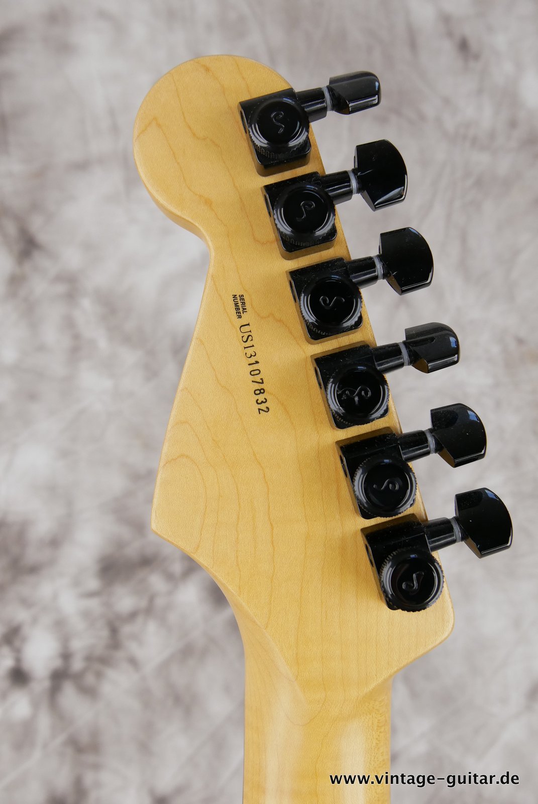 Fender-Stratocaster-2014-US-Standard-black-hardware-010.JPG