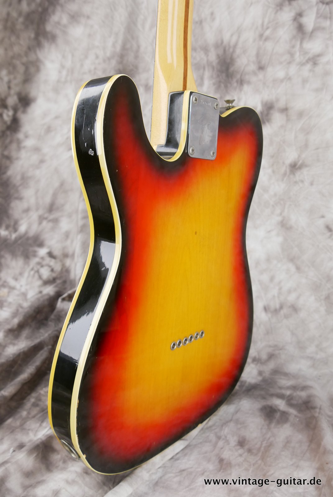 Fender-Telecaster-Custom-1969-sunburst-007.JPG