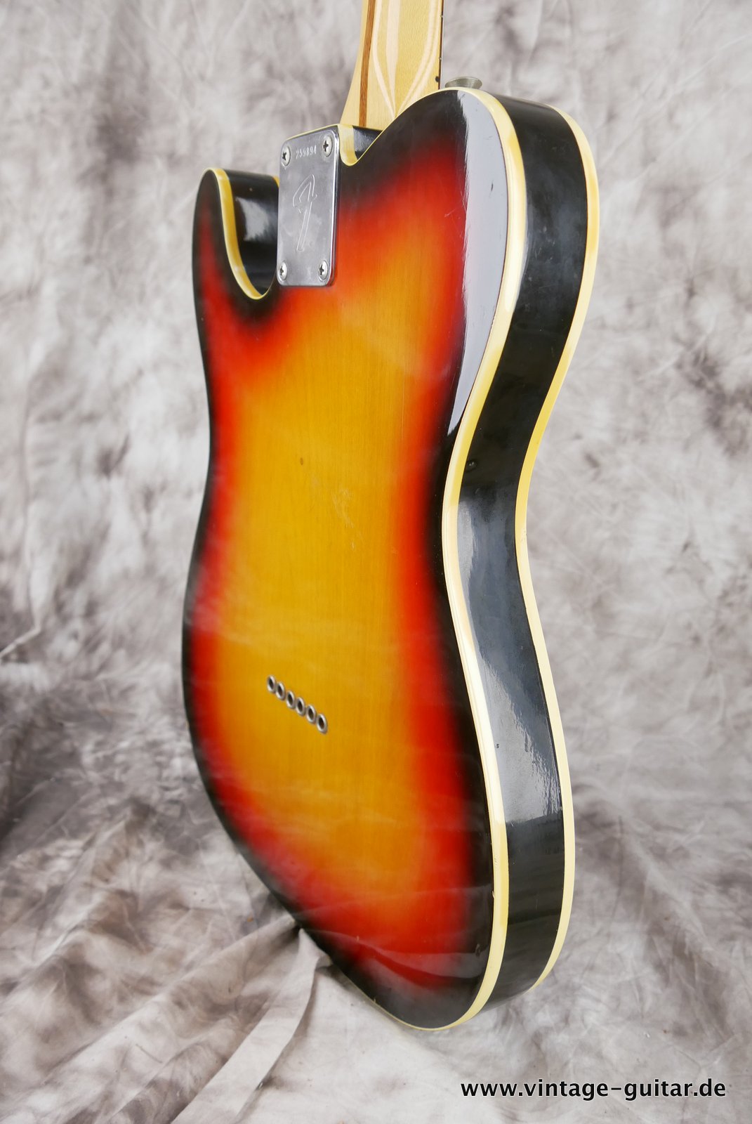 Fender-Telecaster-Custom-1969-sunburst-008.JPG