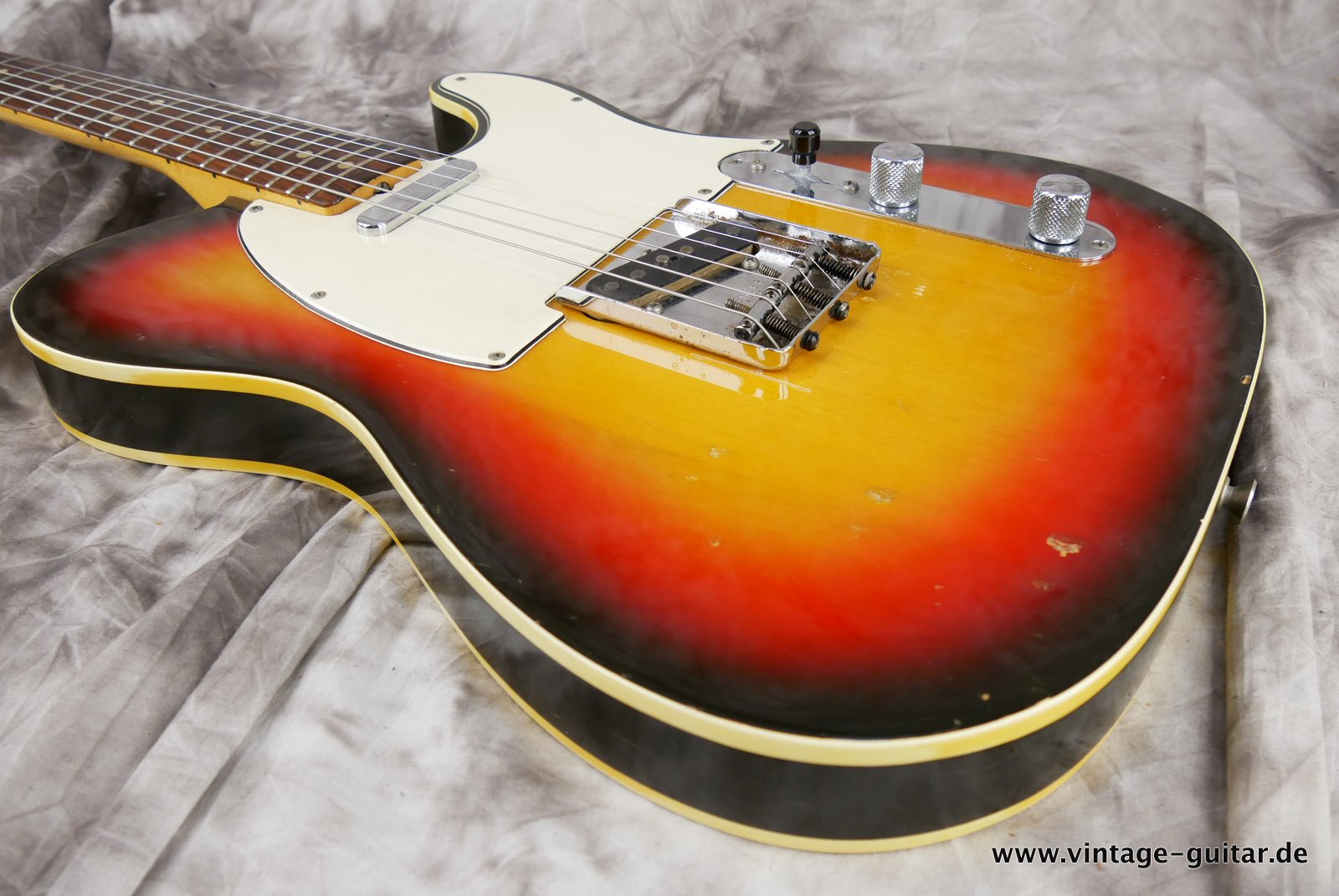 Fender-Telecaster-Custom-1969-sunburst-014.JPG