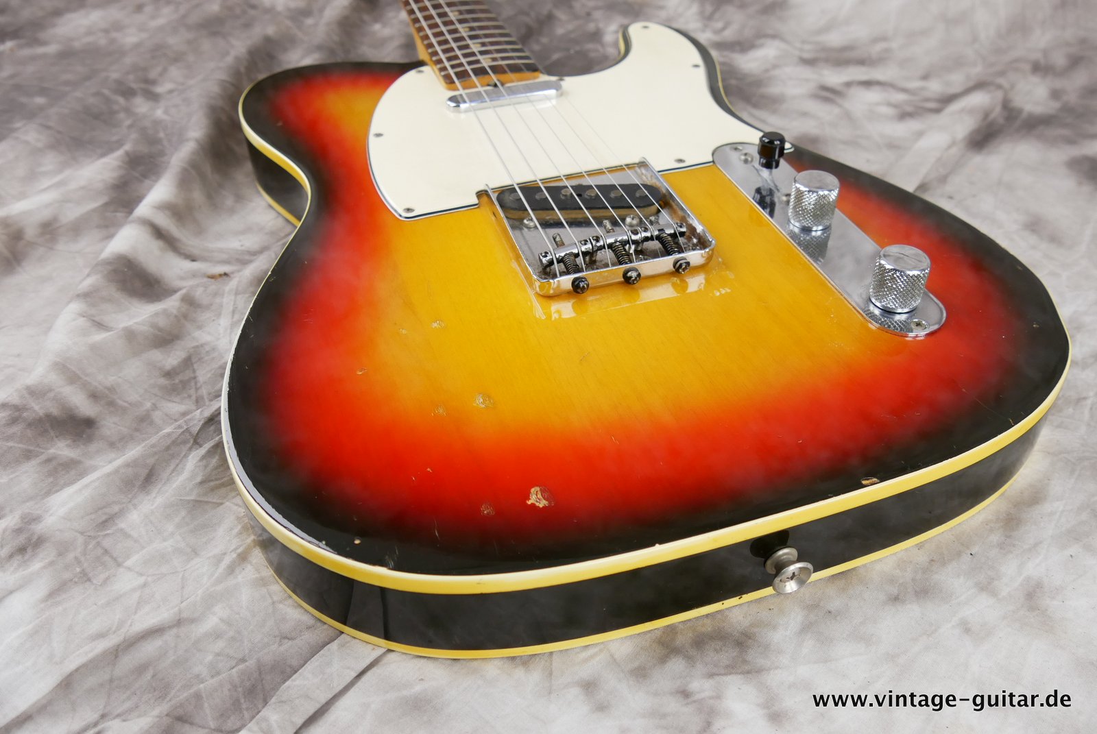 Fender-Telecaster-Custom-1969-sunburst-015.JPG