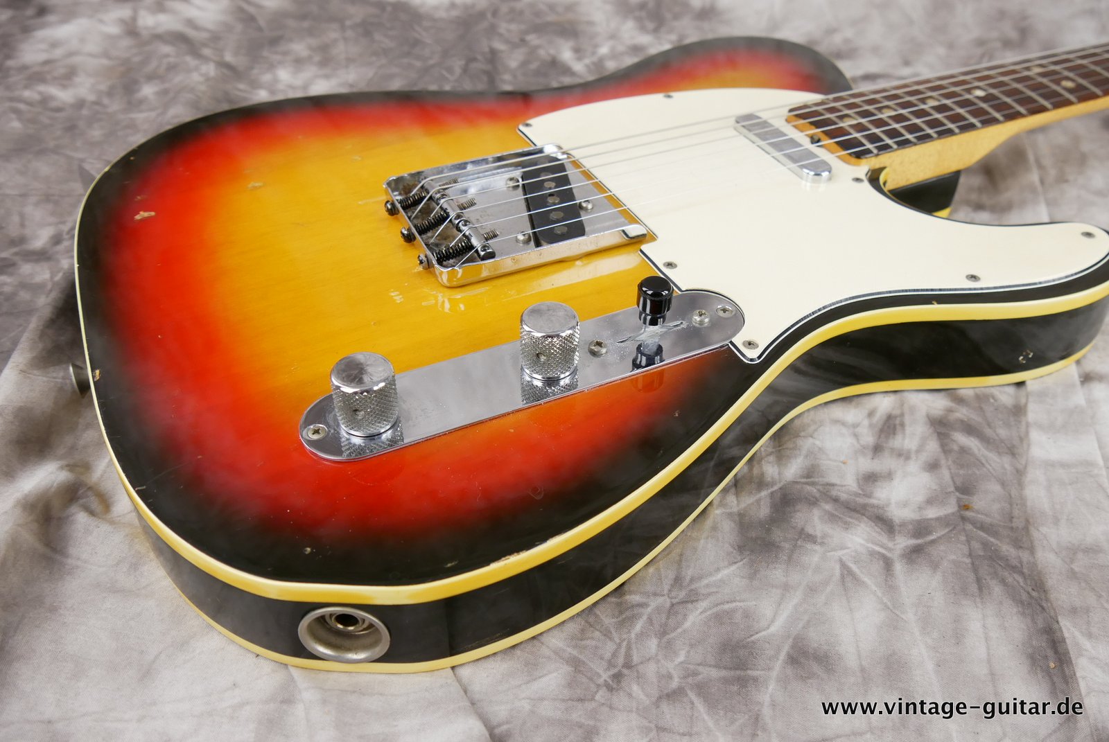Fender-Telecaster-Custom-1969-sunburst-016.JPG