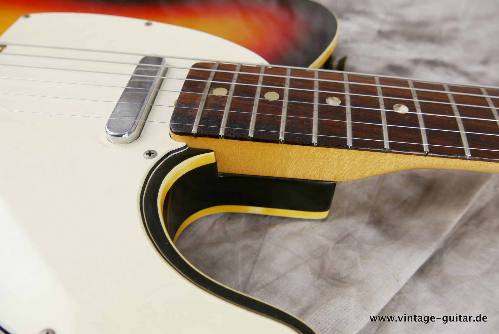 Fender-Telecaster-Custom-1969-sunburst-017.JPG
