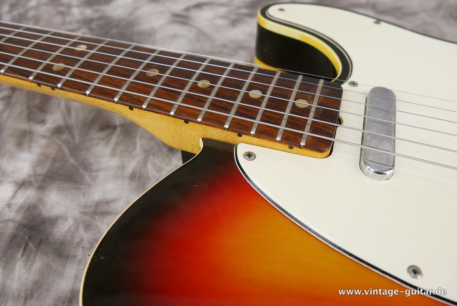 Fender-Telecaster-Custom-1969-sunburst-018.JPG