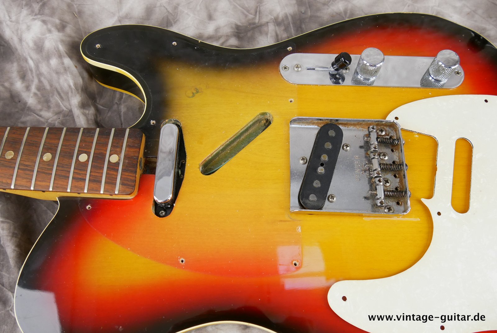 Fender-Telecaster-Custom-1969-sunburst-020.JPG