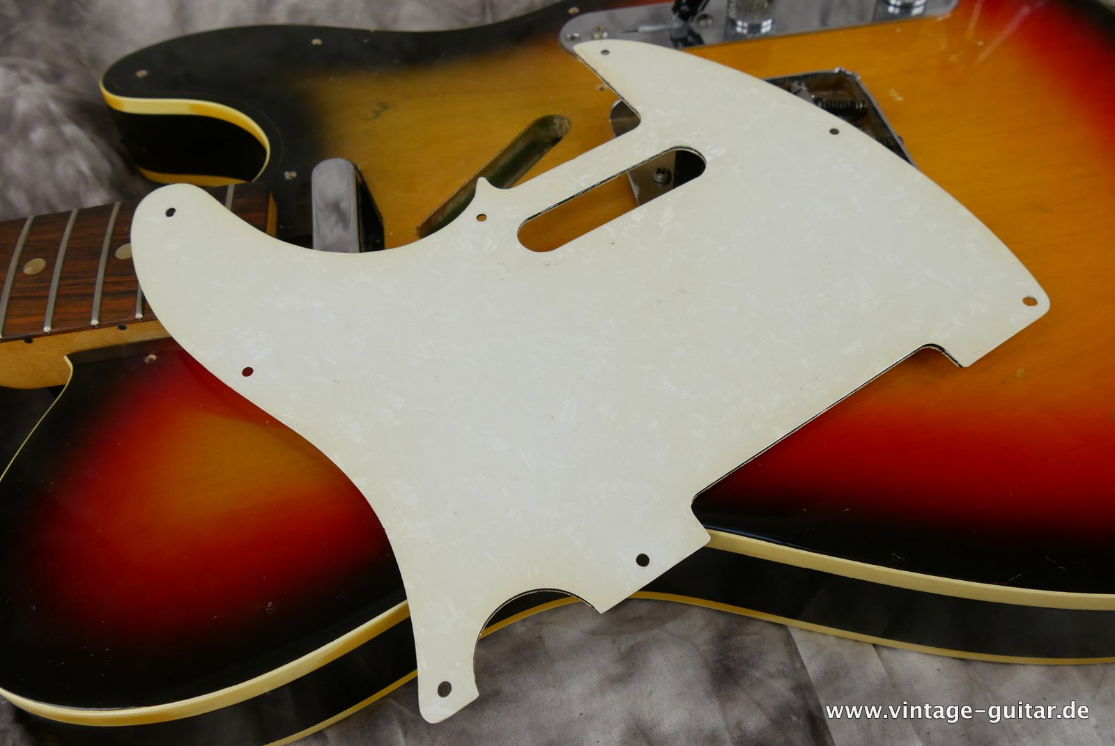 Fender-Telecaster-Custom-1969-sunburst-021.JPG