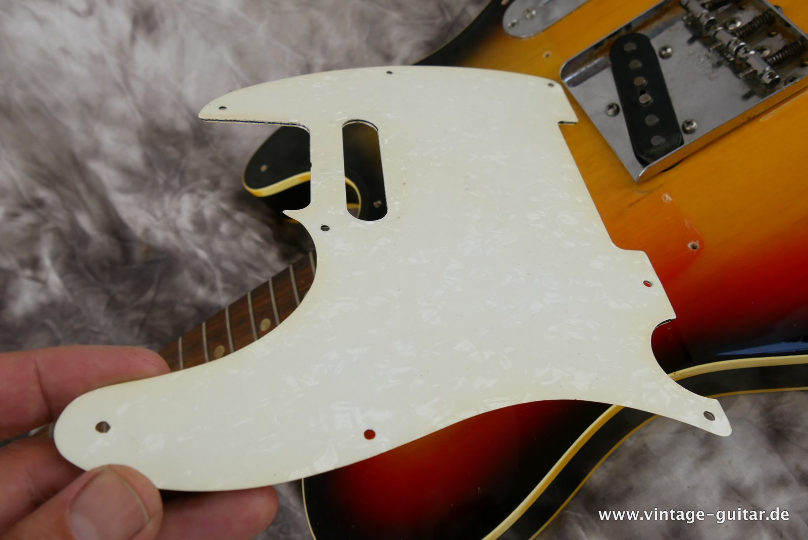 Fender-Telecaster-Custom-1969-sunburst-022.JPG