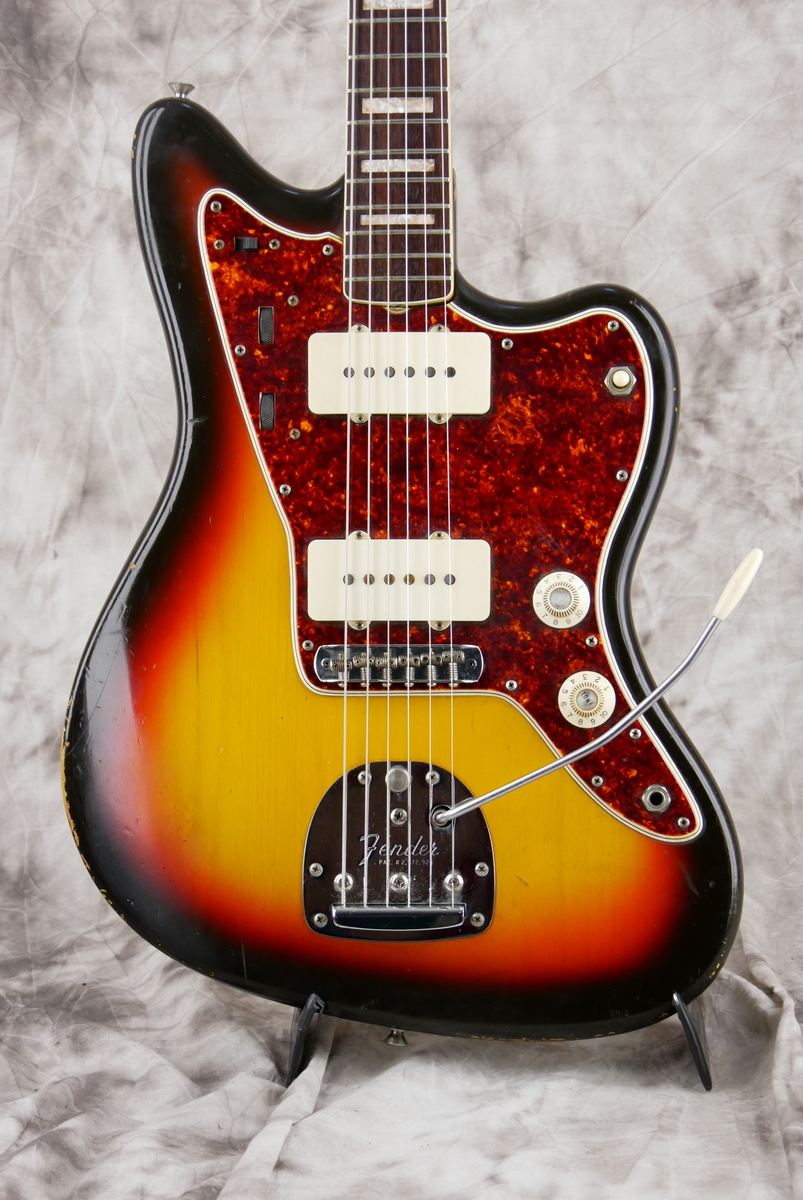 Fender_Jazzmaster_sunburst_1966-003.JPG