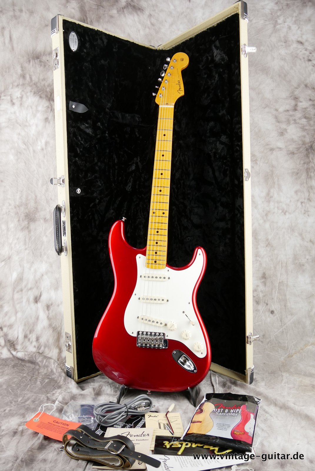 Fender-Stratocaster-Eric-Johnson-Signature-Candy-Apple-015.JPG