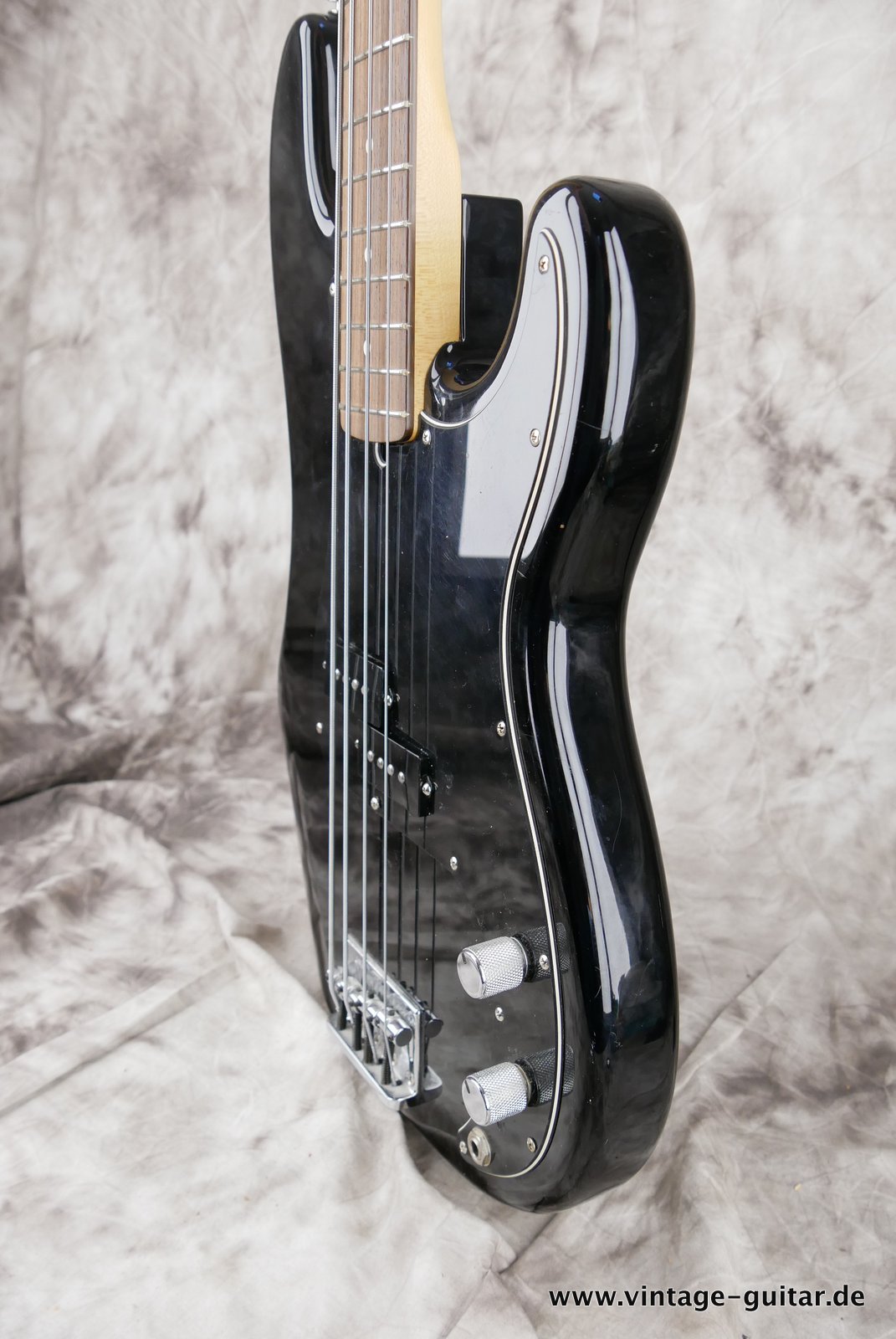 Fender-Precision-Warmouth-005.JPG