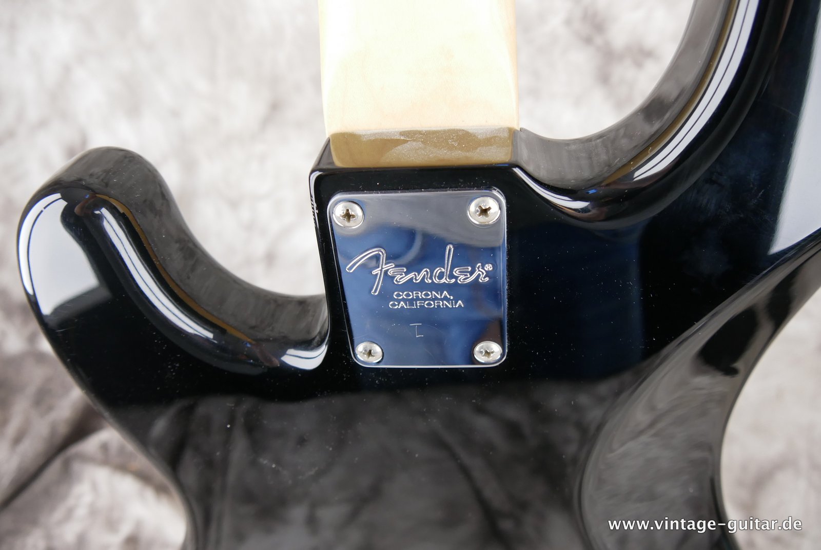 Fender-Precision-Warmouth-019.JPG